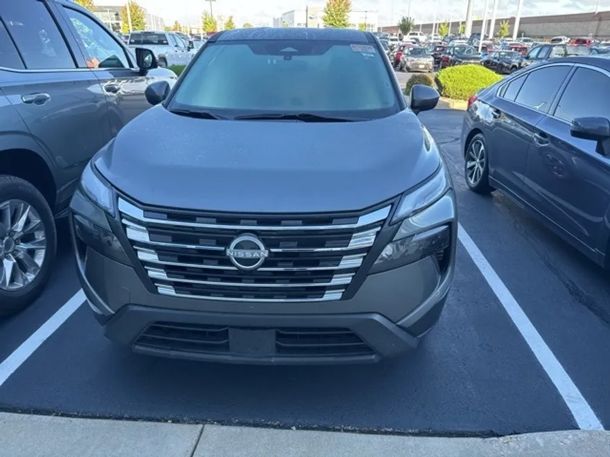 2024 Nissan Rogue SV photo 1