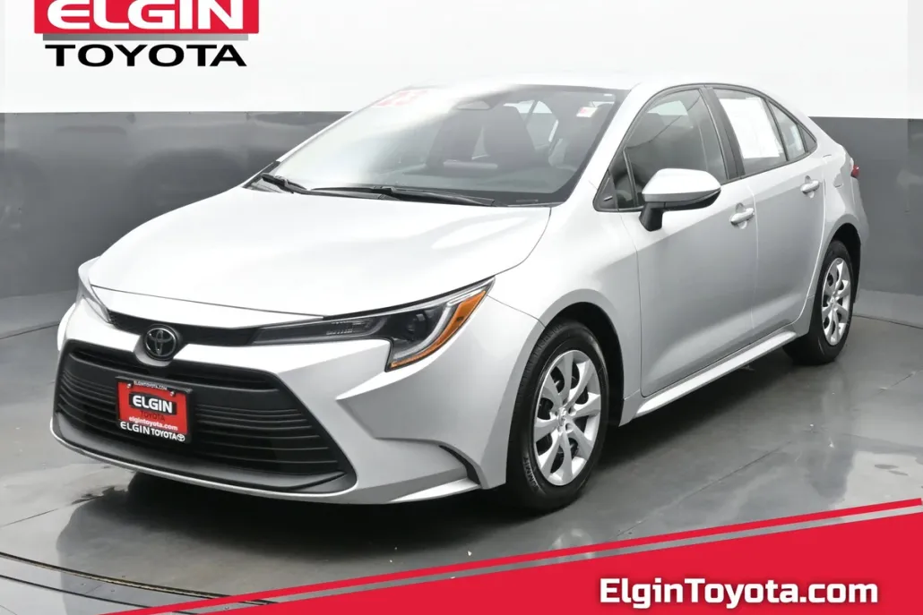 2023 Toyota Corolla LE photo 1