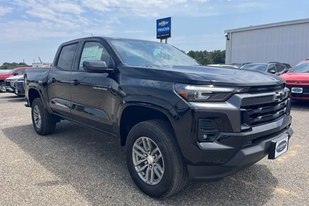 2026 Chevrolet Colorado LT photo 1