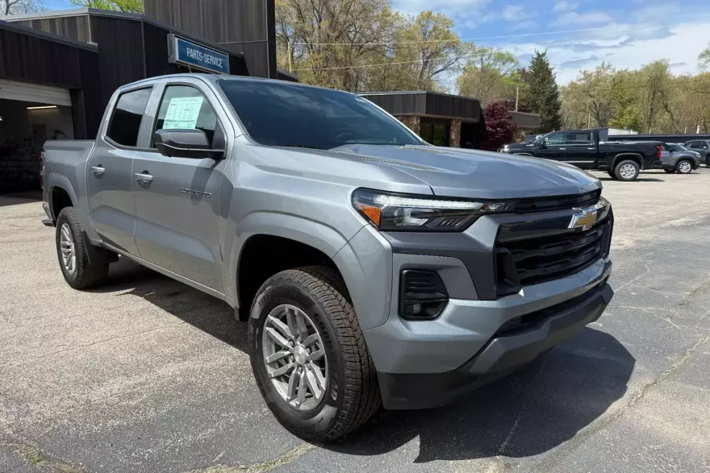 2025 Chevrolet Colorado Work Truck LT photo 1