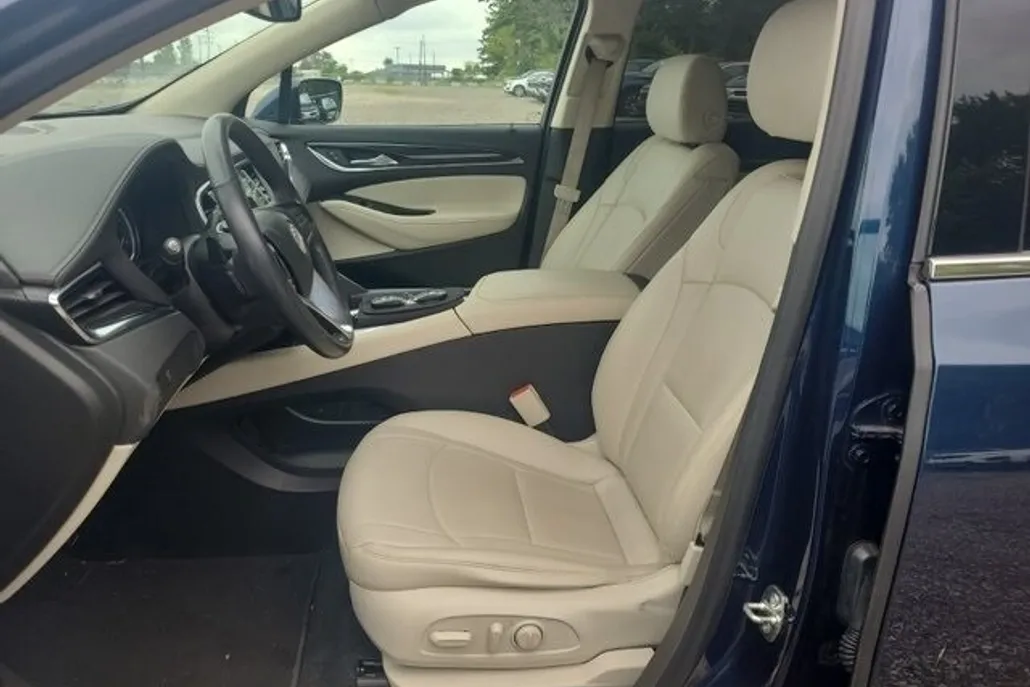2022 Buick Enclave Essence photo 1