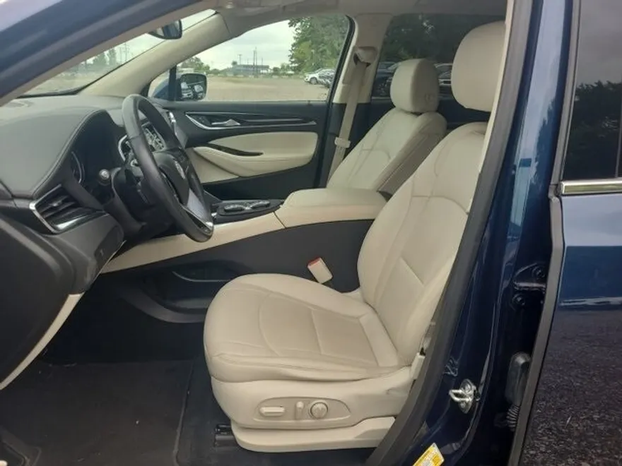 2022 Buick Enclave Essence photo 1