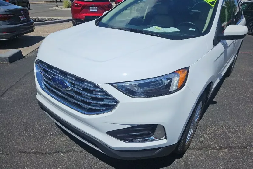 2022 Ford Edge SEL photo 1