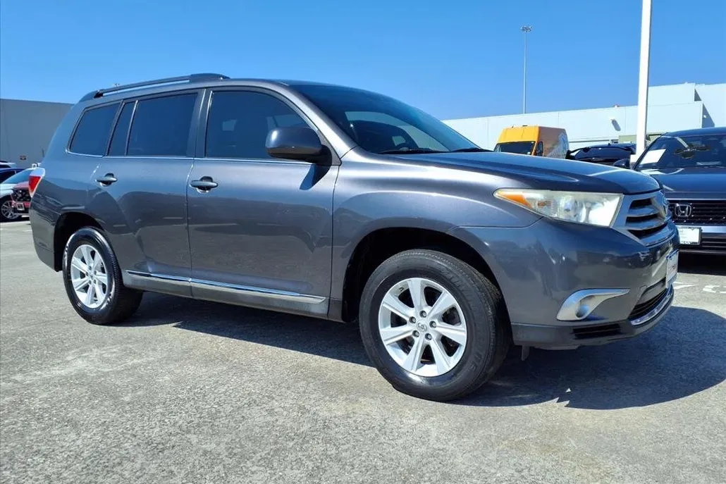 2013 Toyota Highlander Base Plus photo 1