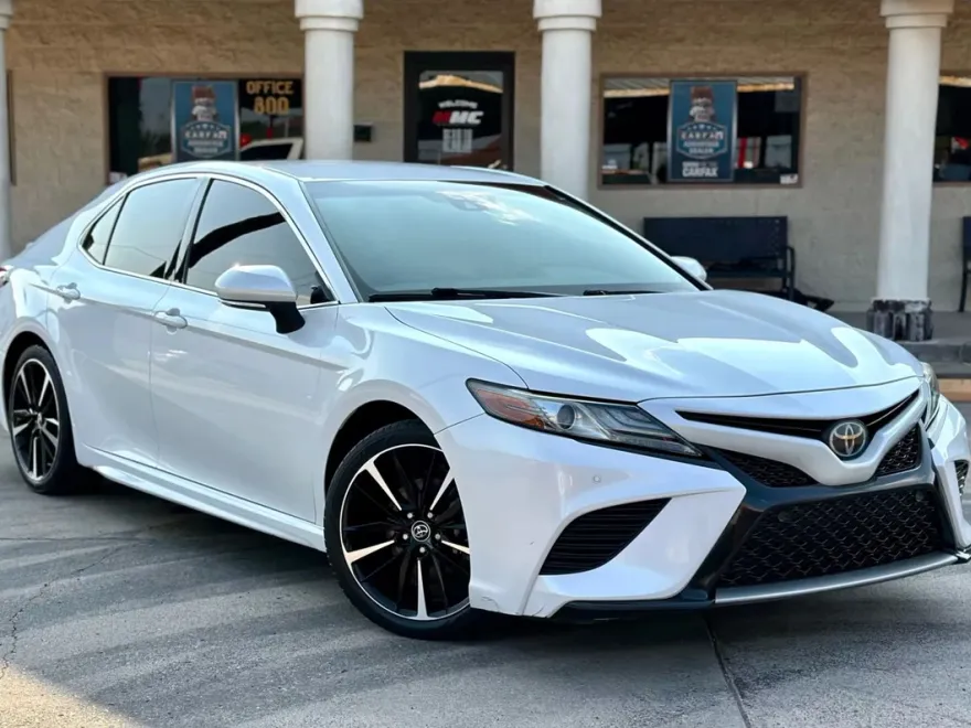 2018 Toyota Camry XSE photo 1