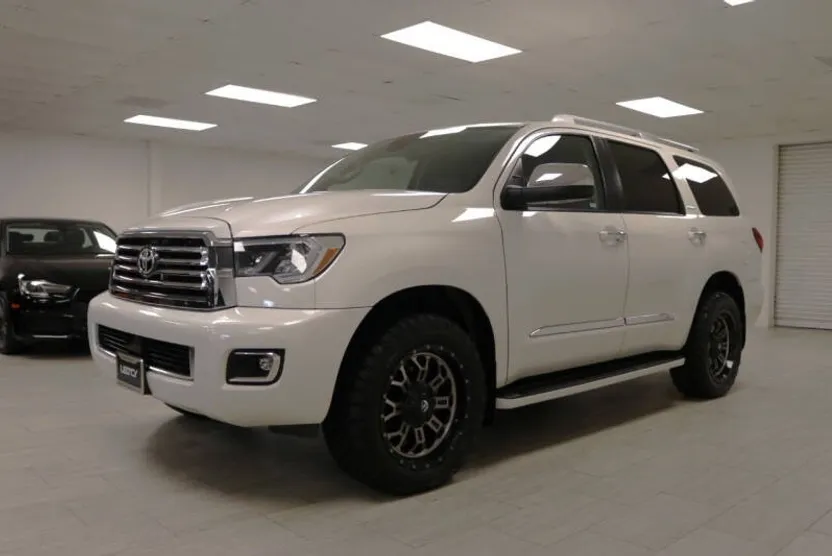 2020 Toyota Sequoia Platinum photo 1