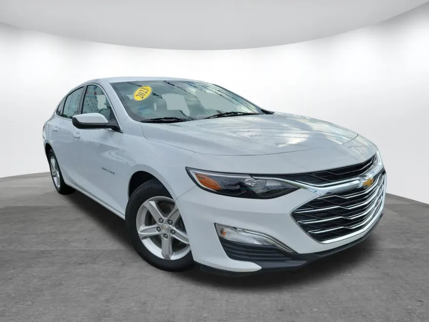 2023 Chevrolet Malibu LS photo 1