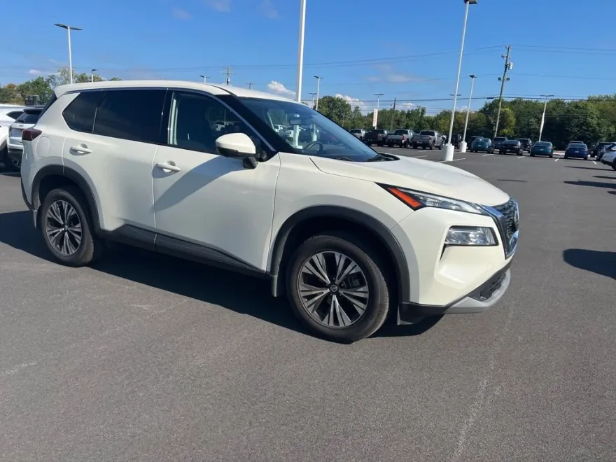 2021 Nissan Rogue SV photo 1