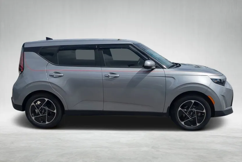 2023 Kia Soul EX photo 1