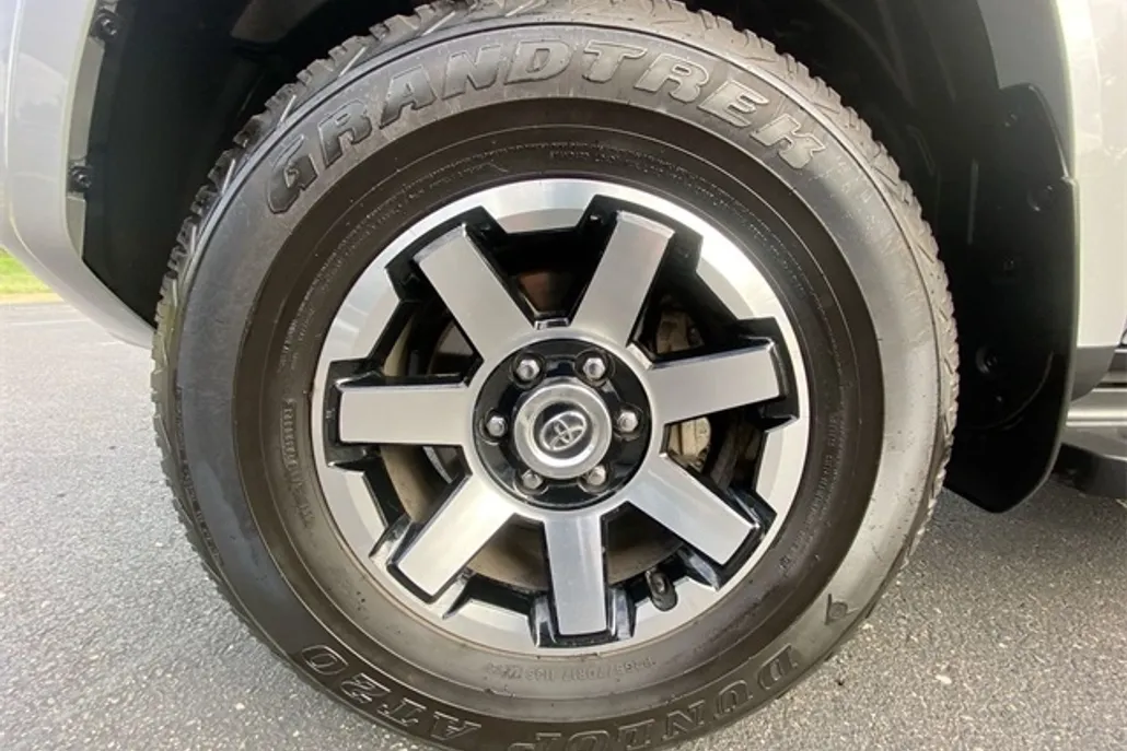 2023 Toyota 4Runner TRD Off-Road photo 1