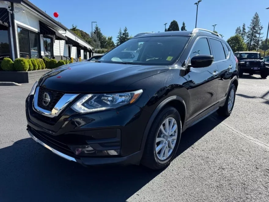 2018 Nissan Rogue SV photo 1