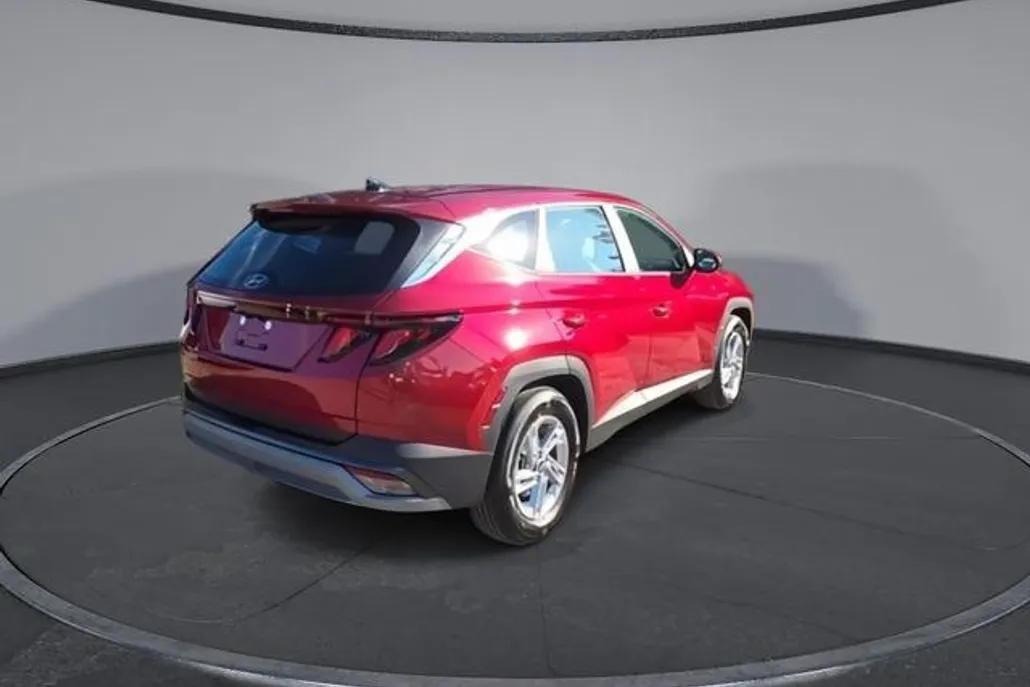 2025 Hyundai Tucson SE photo 1