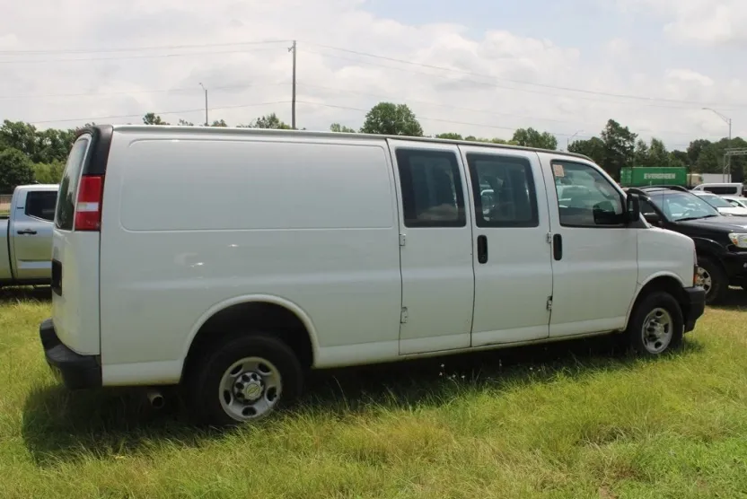 2022 Chevrolet Express Van Cargo photo 1