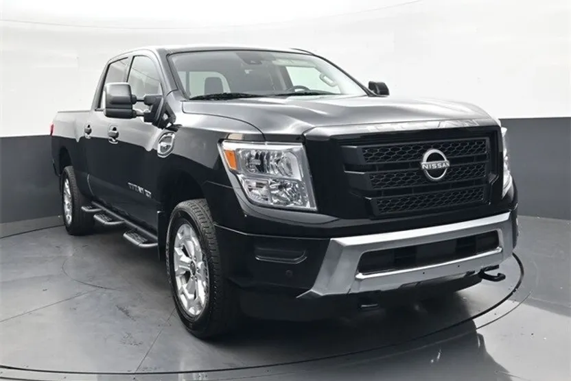 2024 Nissan Titan SV photo 1