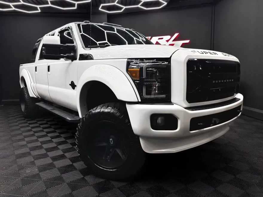 2011 Ford F-350 Lariat photo 1