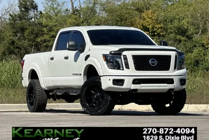 2018 Nissan Titan SV photo 1