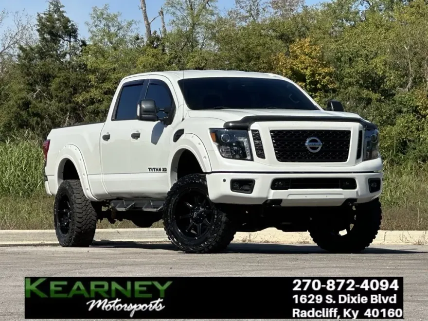 2018 Nissan Titan SV photo 1