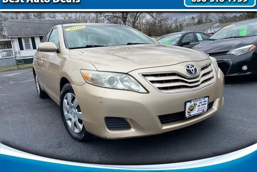 2010 Toyota Camry SE photo 1
