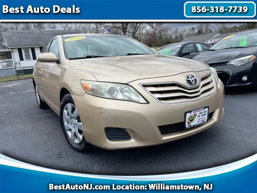 2010 Toyota Camry SE photo 1