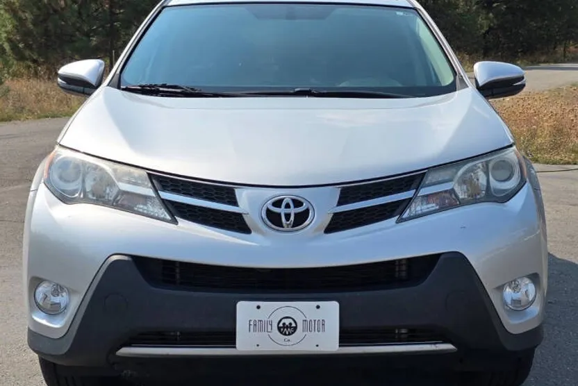 2013 Toyota RAV4 XLE photo 1