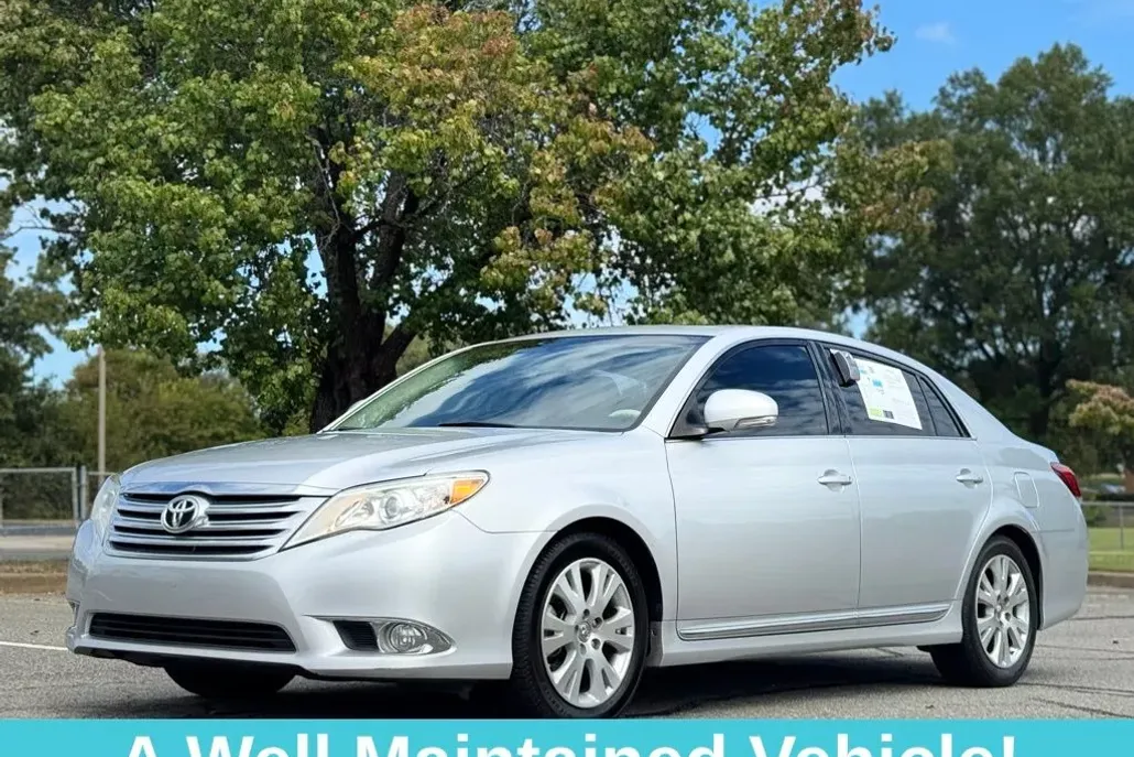 2011 Toyota Avalon Base photo 1