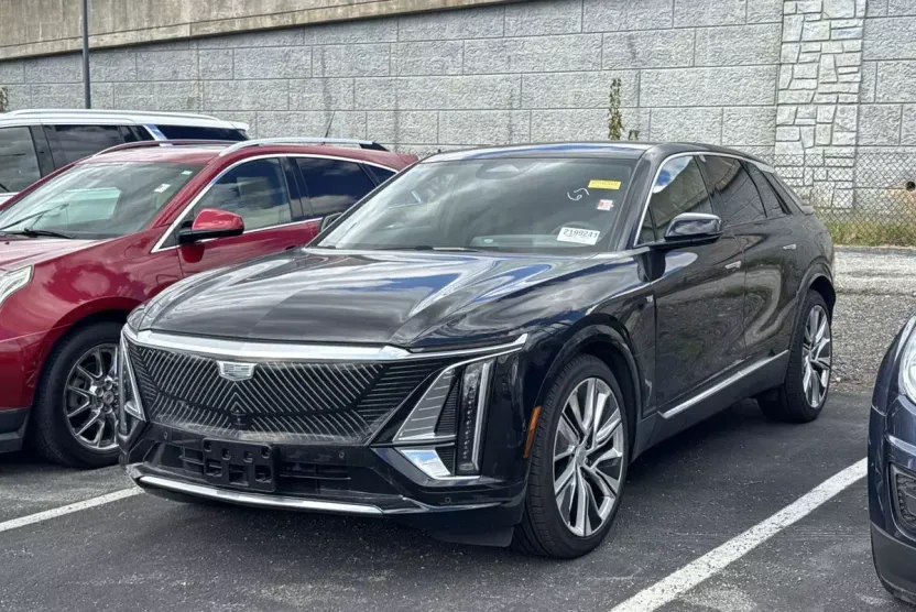 2024 Cadillac Lyriq Luxury photo 1