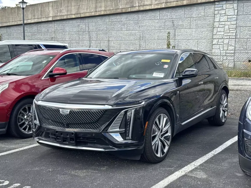 2024 Cadillac Lyriq Luxury photo 1