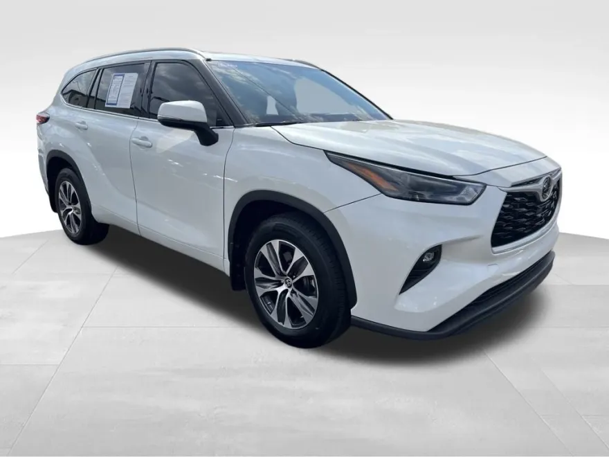 2022 Toyota Highlander XLE photo 1
