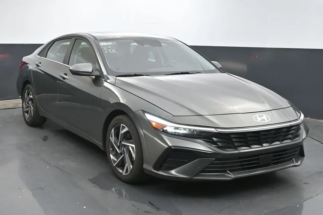 2024 Hyundai Elantra SEL Convenience photo 1
