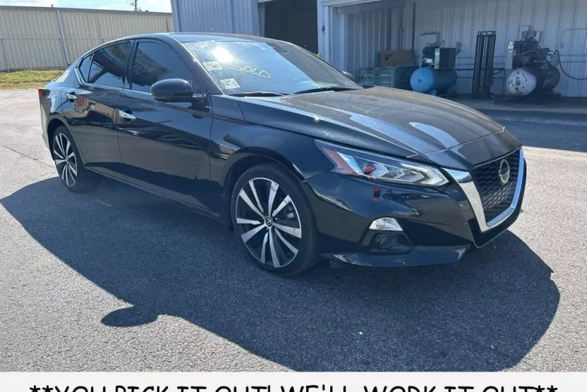 2021 Nissan Altima 2.5 Platinum photo 1