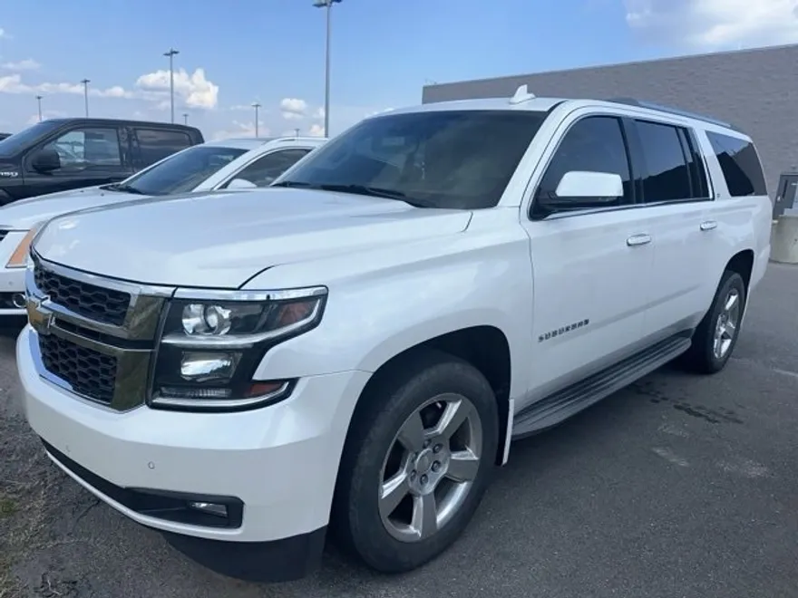 2016 Chevrolet Suburban LT photo 1