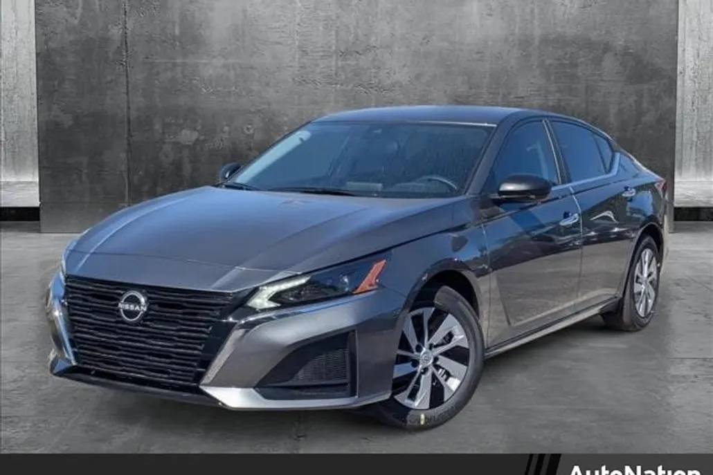 2025 Nissan Altima S photo 1