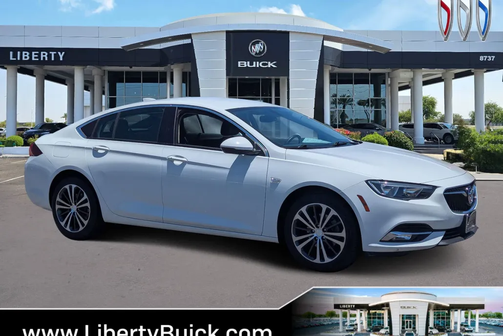 2018 Buick Regal Sportback Essence photo 1