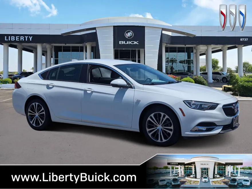 2018 Buick Regal Sportback Essence photo 1