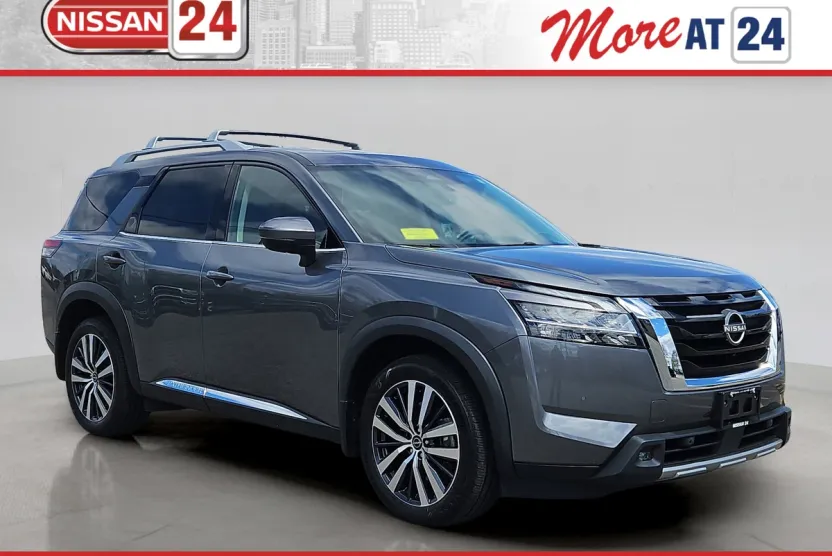 2022 Nissan Pathfinder Platinum photo 1