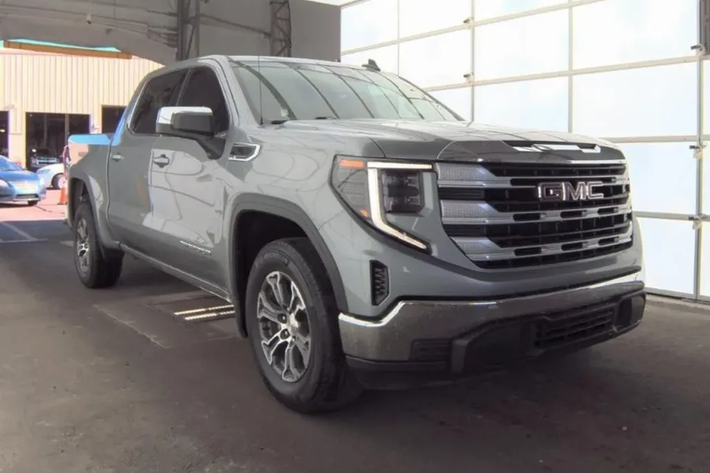 2023 Gmc Sierra SLE photo 1