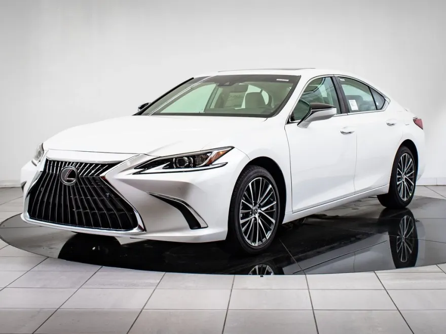 2025 Lexus ES 300h photo 1