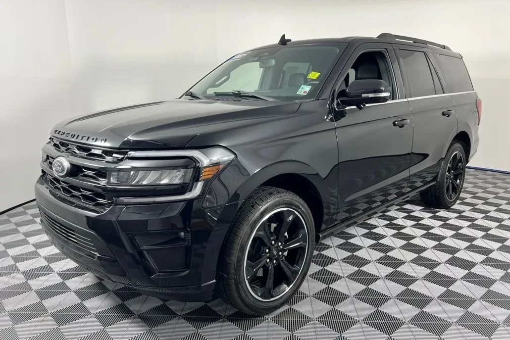 2023 Ford Expedition Limited photo 1