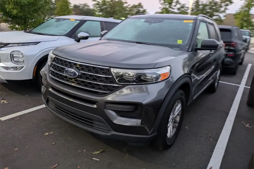 2020 Ford Explorer XLT photo 1