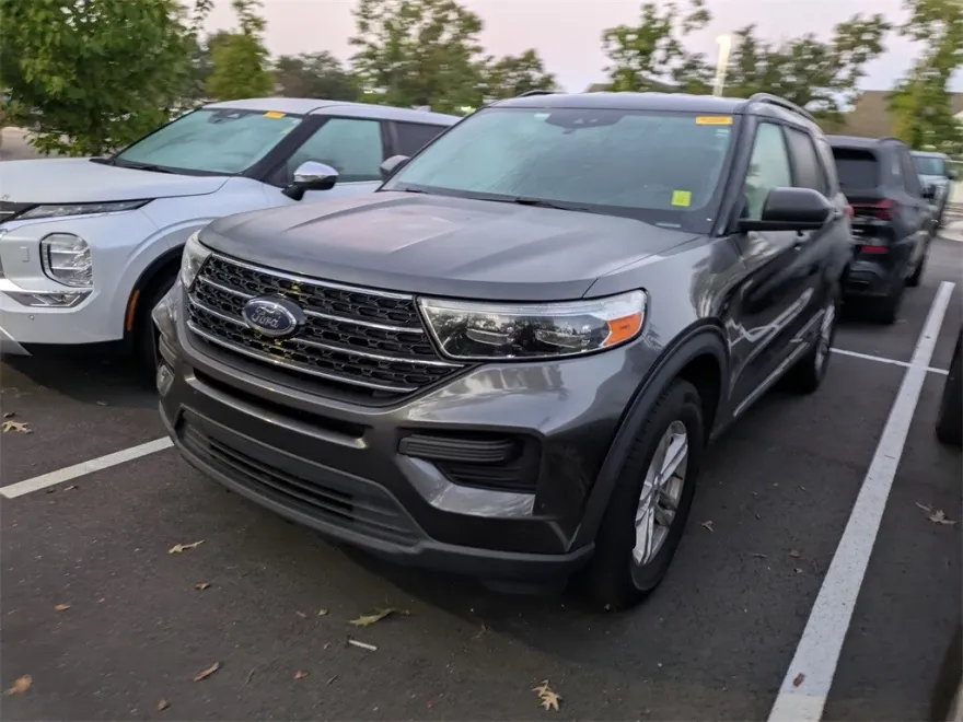2020 Ford Explorer XLT photo 1