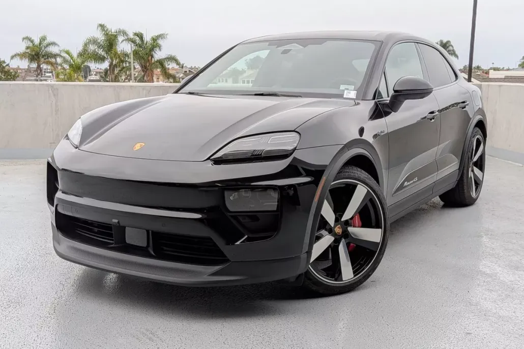 2025 Porsche Macan Electric photo 1