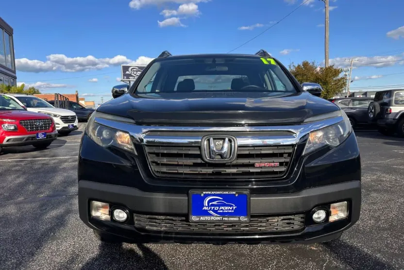2017 Honda Ridgeline Sport photo 1
