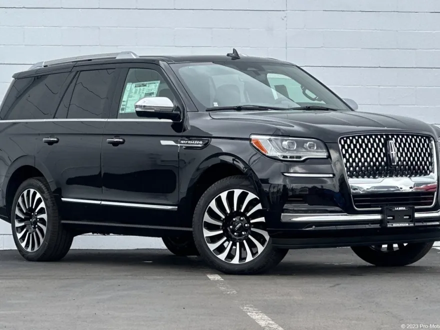 2024 Lincoln Navigator Black Label photo 1