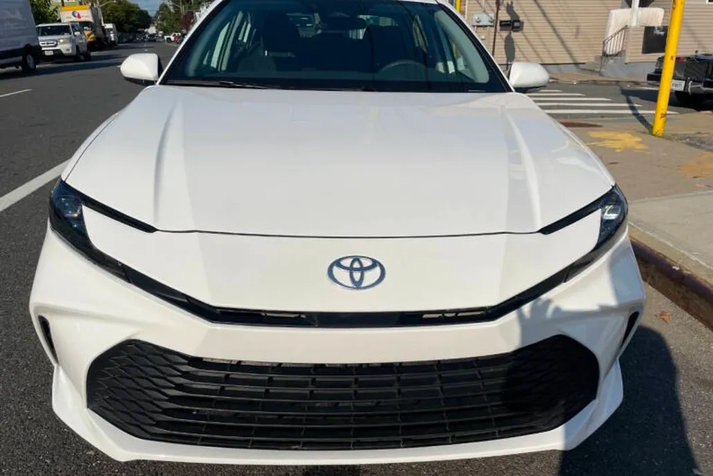 2025 Toyota Camry LE photo 1