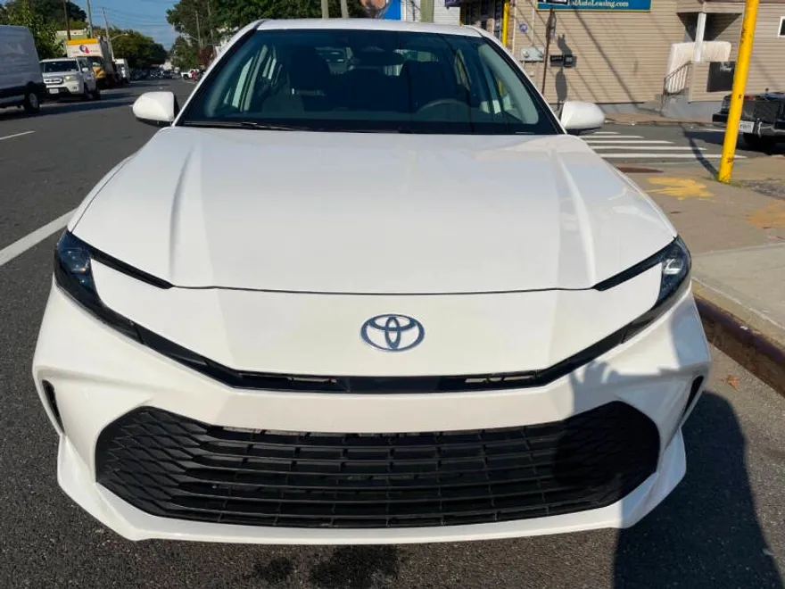 2025 Toyota Camry LE photo 1