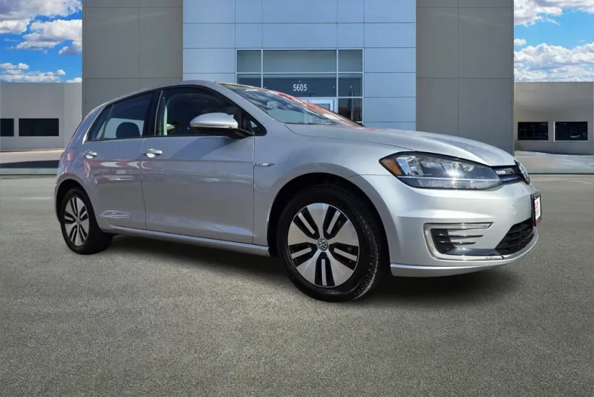 2019 Volkswagen e-Golf SE photo 1