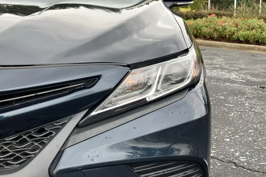 2018 Toyota Camry SE photo 1