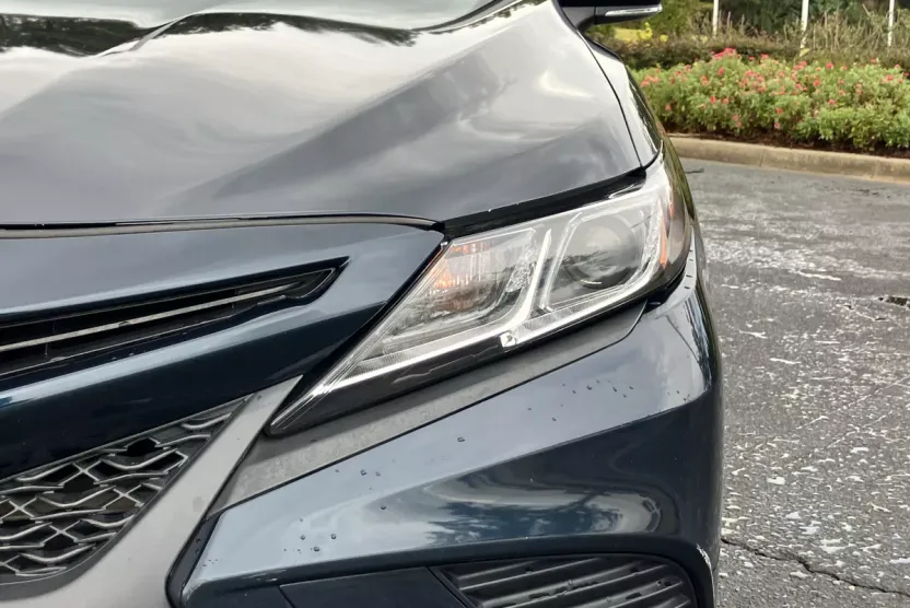 2018 Toyota Camry SE photo 1