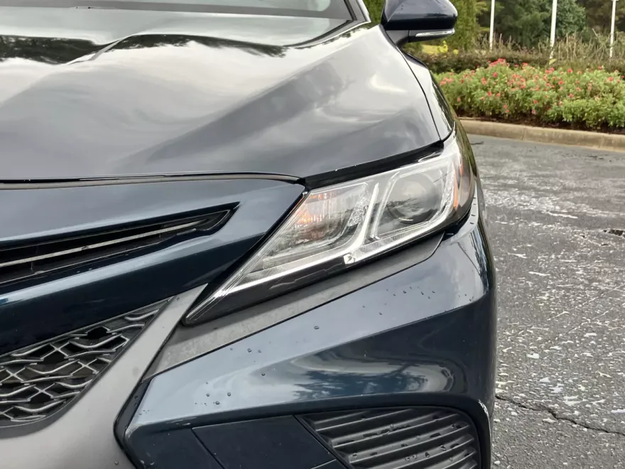 2018 Toyota Camry SE photo 1