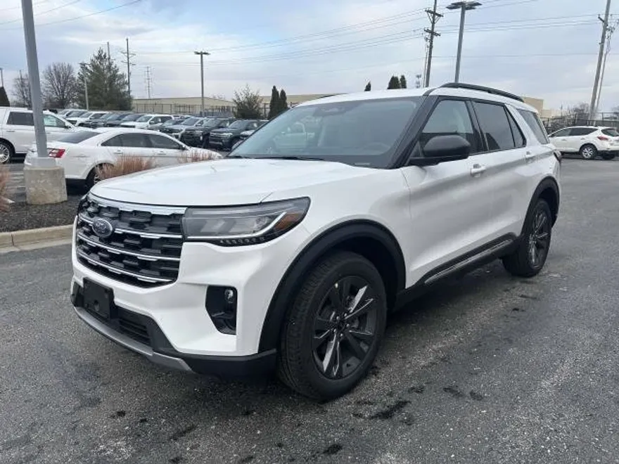 2025 Ford Explorer photo 1